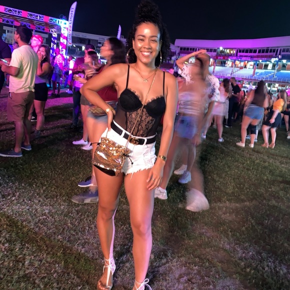 Meet your Posher, Simone - Picture 2 of 2